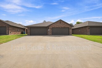 Building Photo - 404 Chalk Hill Ct