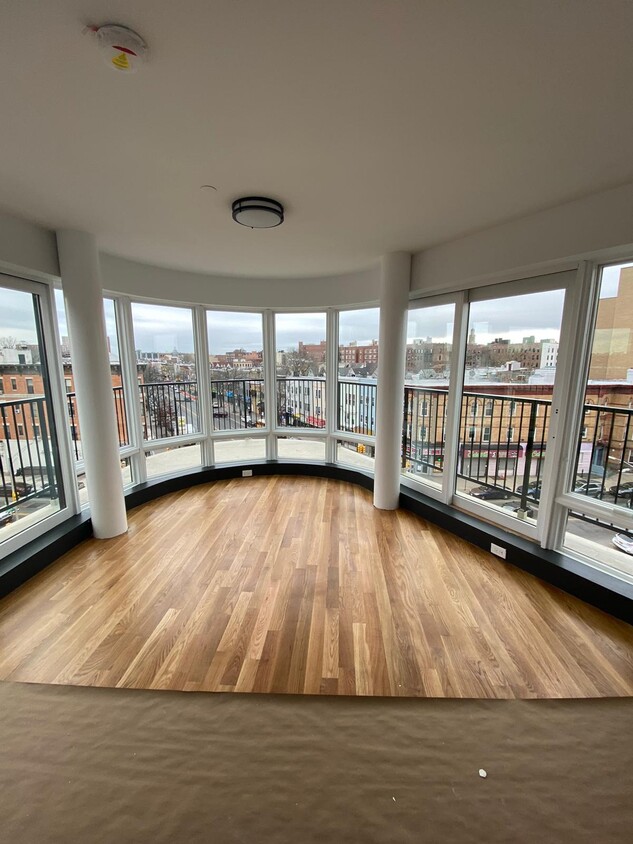 Foto principal - 1364 Rogers Ave