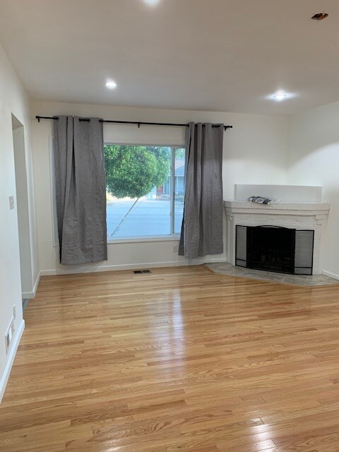 Foto del edificio - 5111 Barrett Ave
