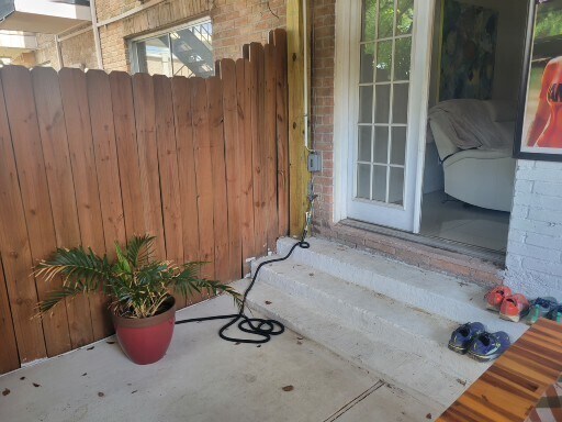 Foto del edificio - 376 N Post Oak Ln
