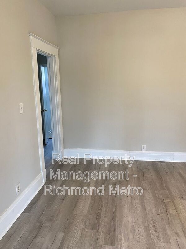Foto del edificio - 3221 Hanes Ave