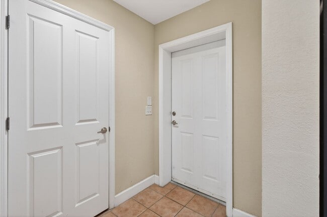 Foto del edificio - 9745 Touchton Rd