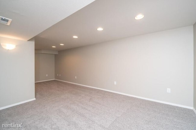 Building Photo - 4 br, 2 bath House - 2912 E 13th St