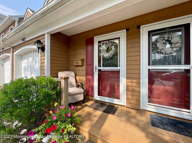 Building Photo - 913 Beach Ave