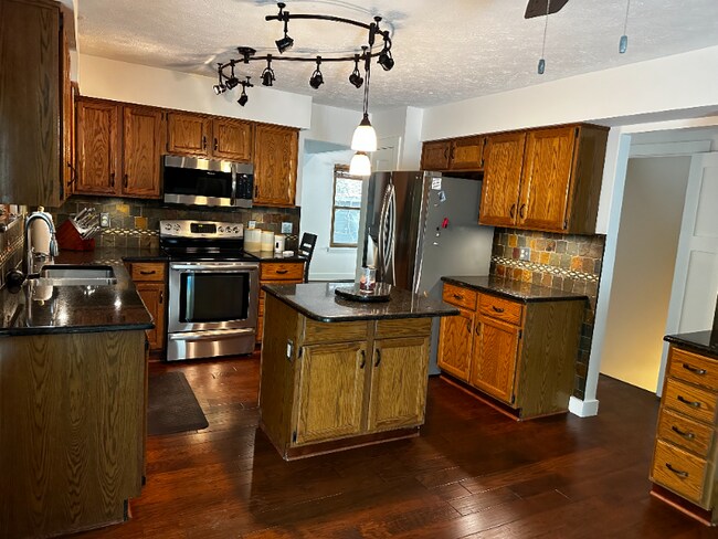 Foto del edificio - 8413 La Habra Ln