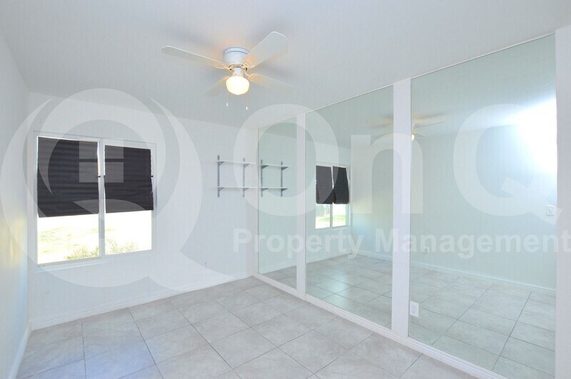 Foto principal - 2331 West Carson Drive