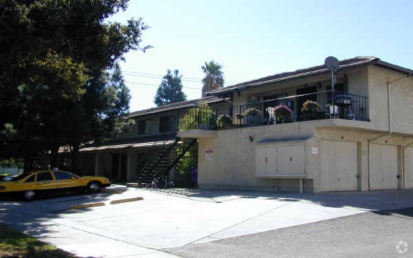 Building Photo - 842 S Sherman Ave
