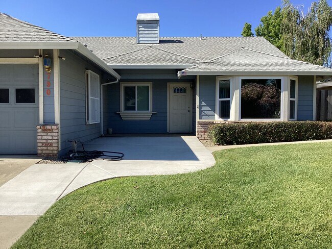 Building Photo - 4 Bedroom 2 bath with solar