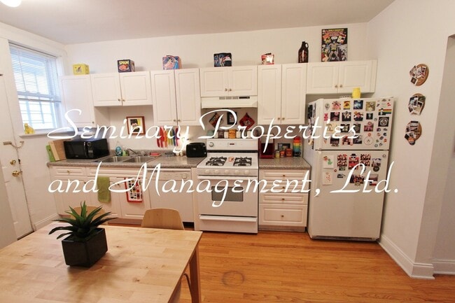 Building Photo - 4407 N Paulina St