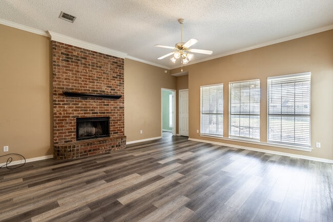 Foto del edificio - 10312 Sierra W Dr