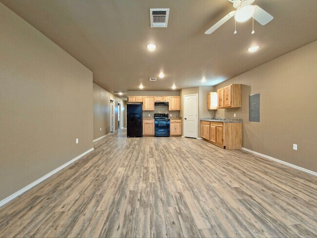 Foto del edificio - MOVE-IN SPECIAL: Cozy 3 Bedroom Home Near Downtown