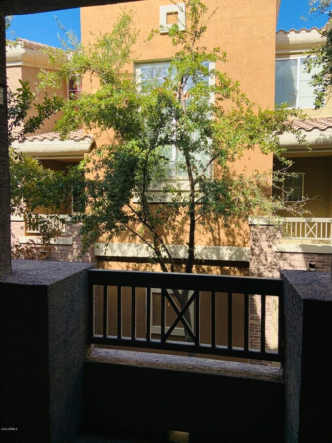 Foto del edificio - 18250 N Cave Creek Rd