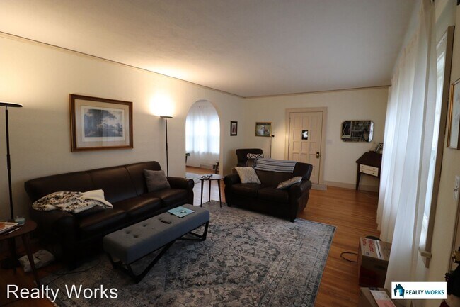 Building Photo - 3 br, 1.5 bath House - 4010 Calvert Street