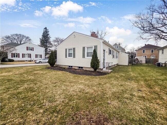 Foto del edificio - 10 Brayton Ave