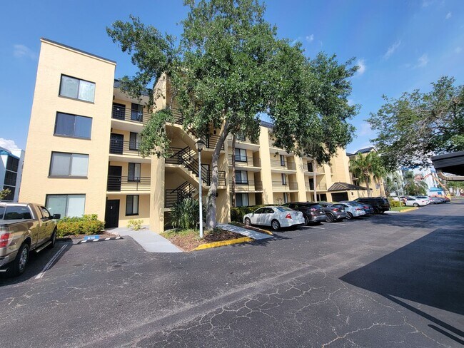 Foto del edificio - Resort-Style Living on the Hillsborough River, 3 BEDROOM Marina Club Condo - AVAILABLE NOW!