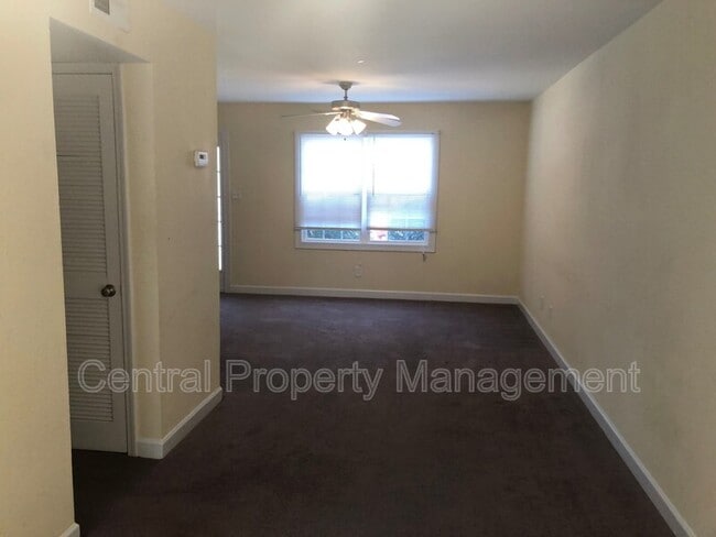 Building Photo - 112 Silver Brook Dr