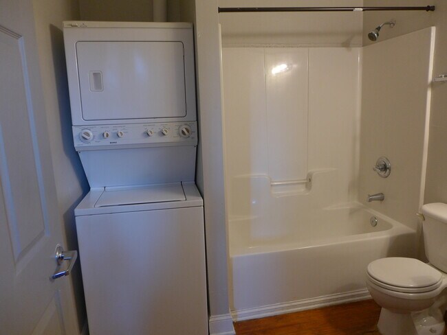 Foto del edificio - 112 N John St