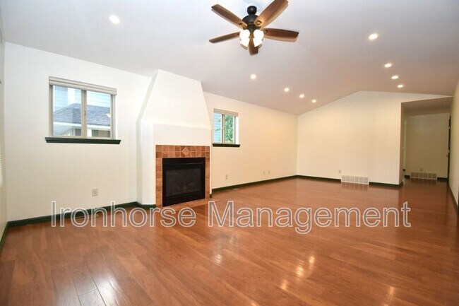 Foto del edificio - 502 Sanders Ave