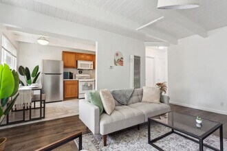 Building Photo - 2312 Bonar St