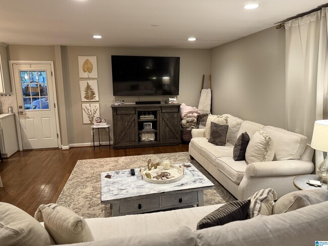 Foto del edificio - 3153 Woodhaven Dr