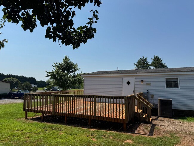 Foto del edificio - Three Bedroom Doublewide in Claremont