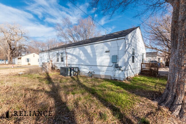 Building Photo - 4319 E Bayley St