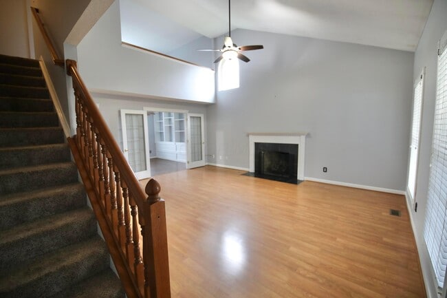 Building Photo - 4400 Greensbury Dr