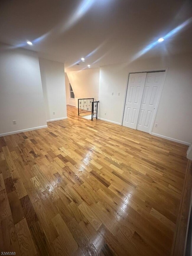 Foto del edificio - 192 Fairview Ave