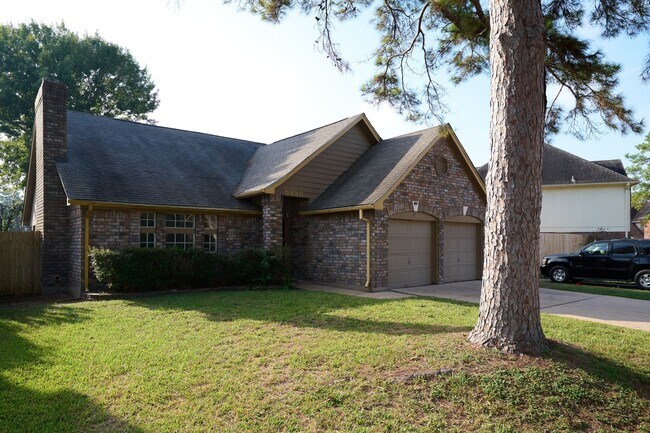 Foto del edificio - 5838 N Magazine Cir