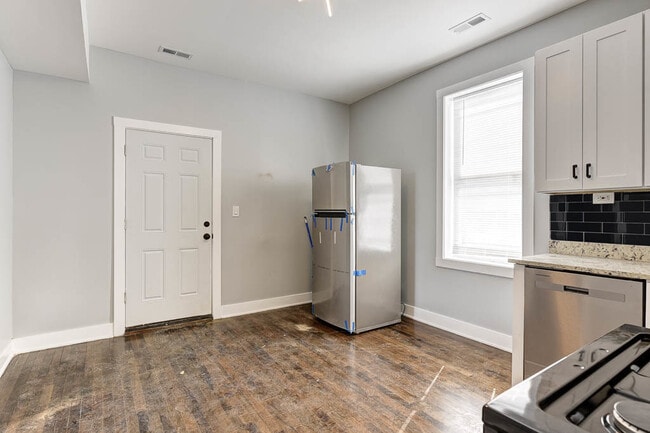 Building Photo - 2935 N Lawndale Ave