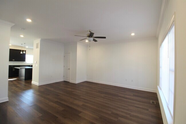 Foto del edificio - 1145 Bluemoon Dr