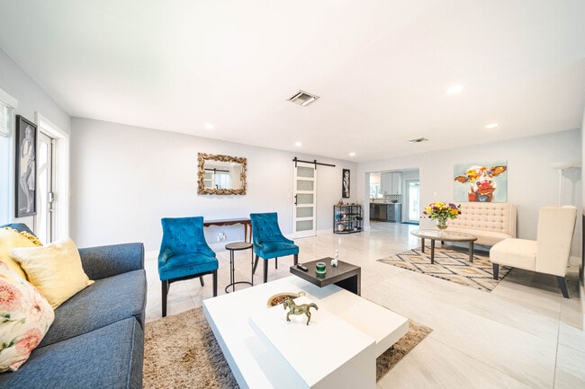 leacin Room - 1101 NE 5th St
