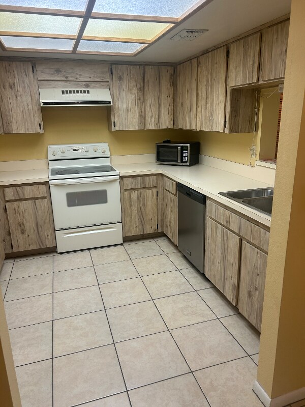 Building Photo - 2971 Estancia Blvd