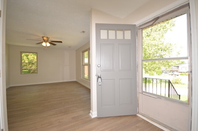 Building Photo - 9205 Foxtail Ct