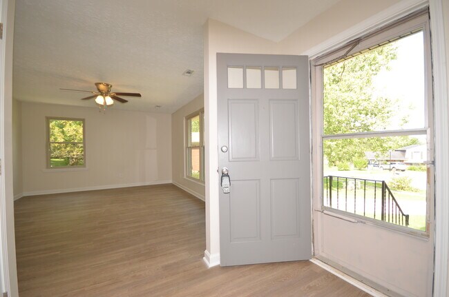 Foto del edificio - 9205 Foxtail Ct