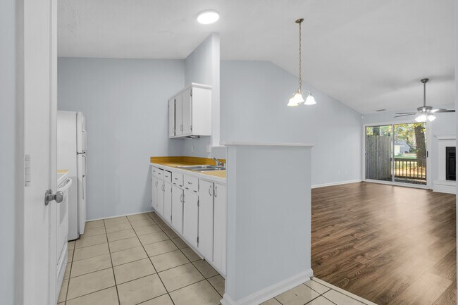 Foto del edificio - 1611 RaceTrack Rd