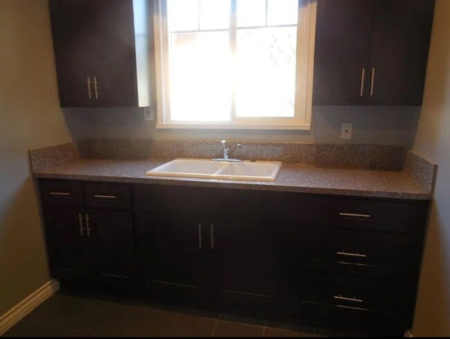 Building Photo - 5422 Glen Ellen Pl