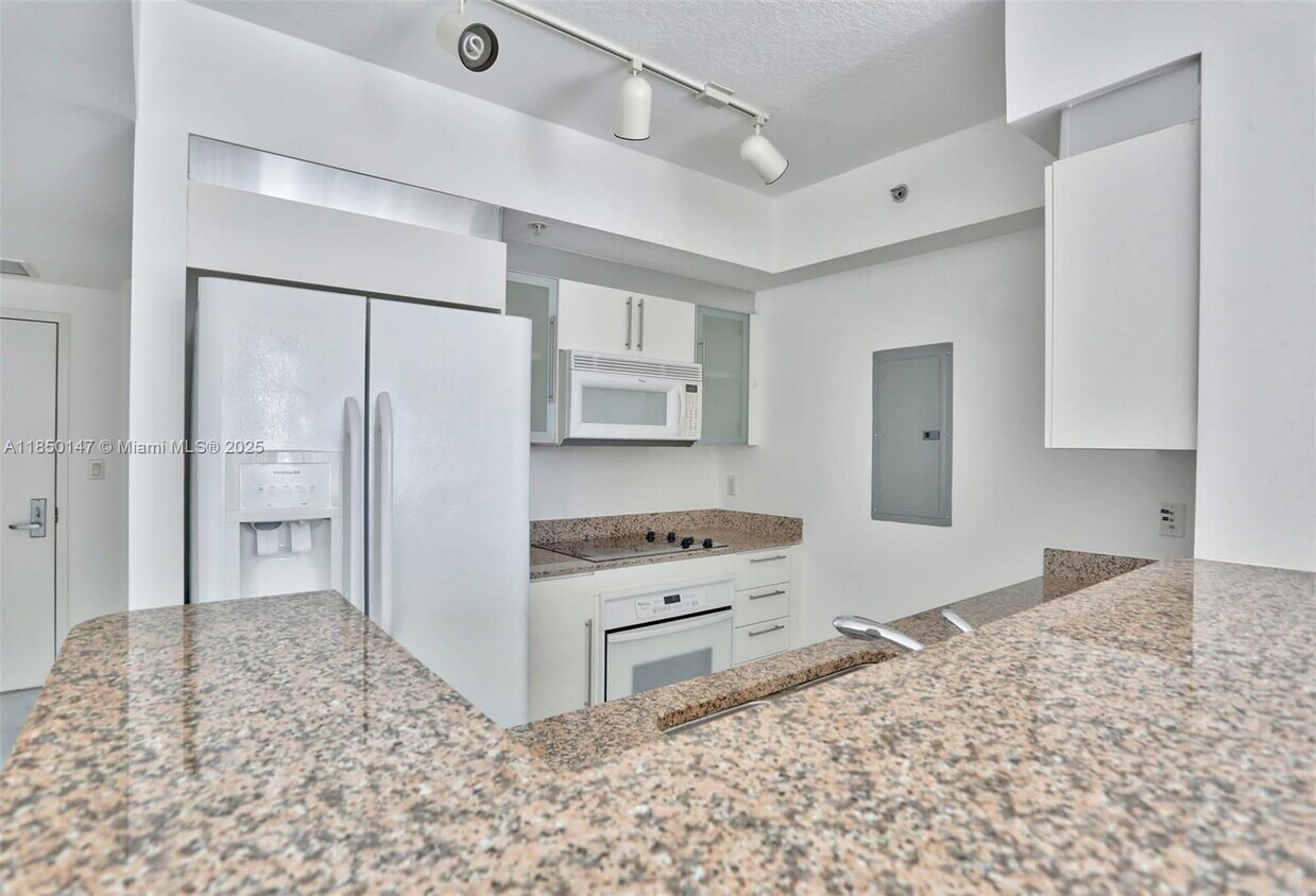 Primary Photo - 325 S Biscayne Blvd