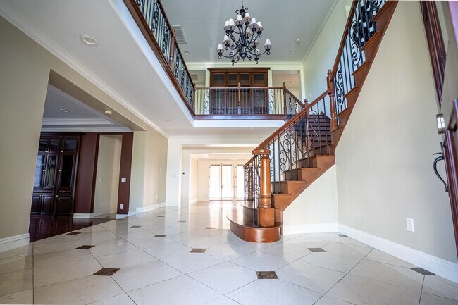 Foto del edificio - Exceptional estate Located In the highly desirable College Park Community.
