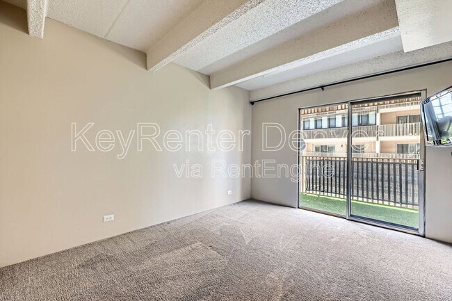 Foto del edificio - 8060 E Girard Ave