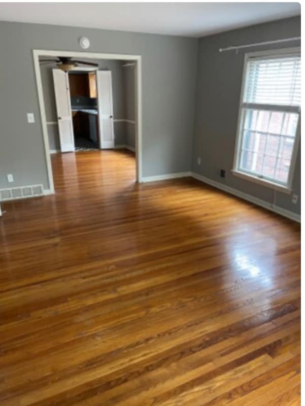 Primary Photo - 2549 Glenmary Ave