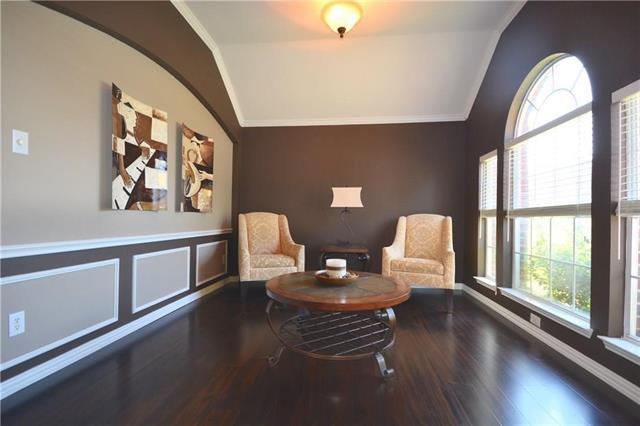 Building Photo - 10910 River Oaks Dr