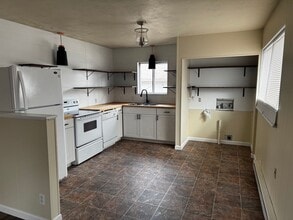 Building Photo - Clark St - Duplex for rent Building Photo - Clark St - Duplex for rent
