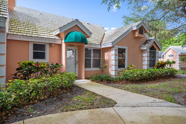Exterior View - Blue Glass Villa - 1370 Coral Park Ln