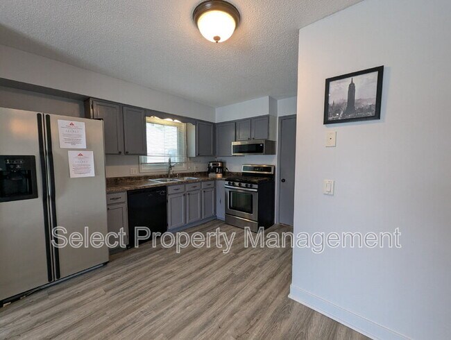 Building Photo - 7812 Brookfield Dr