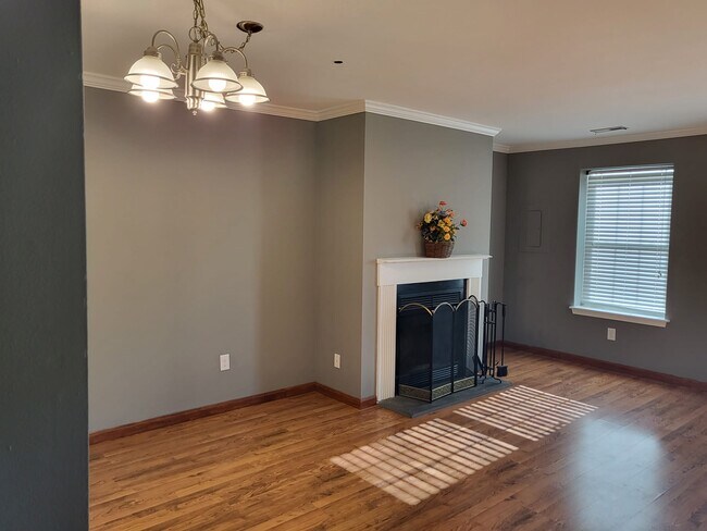 Building Photo - 1003 Huntingdon Mews