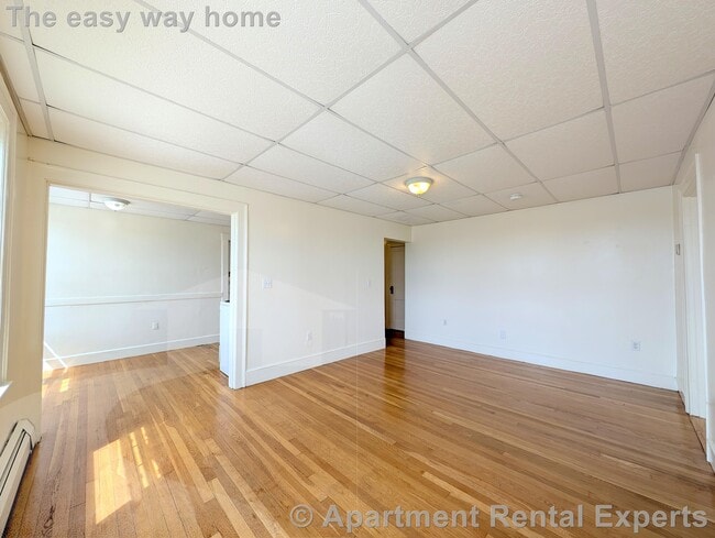 Building Photo - 36 College Ave