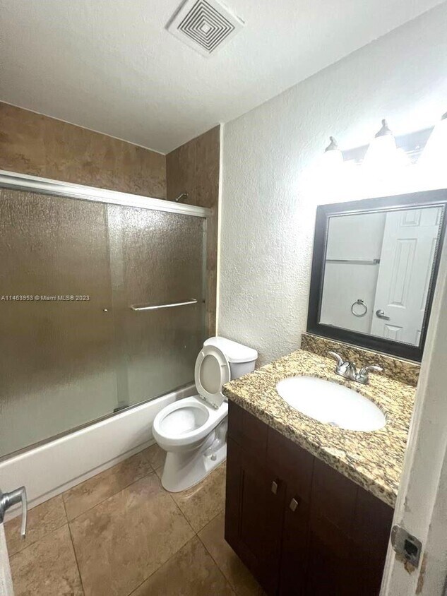 Building Photo - 8704 NW 38th Dr