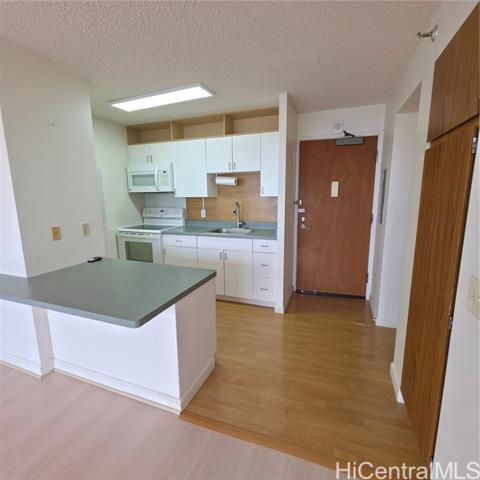 Building Photo - 2040 Nuuanu Ave