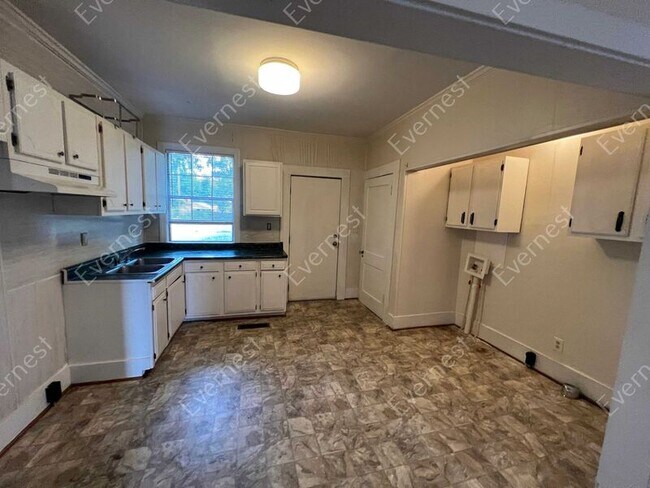 Building Photo - 2715 Avenue E